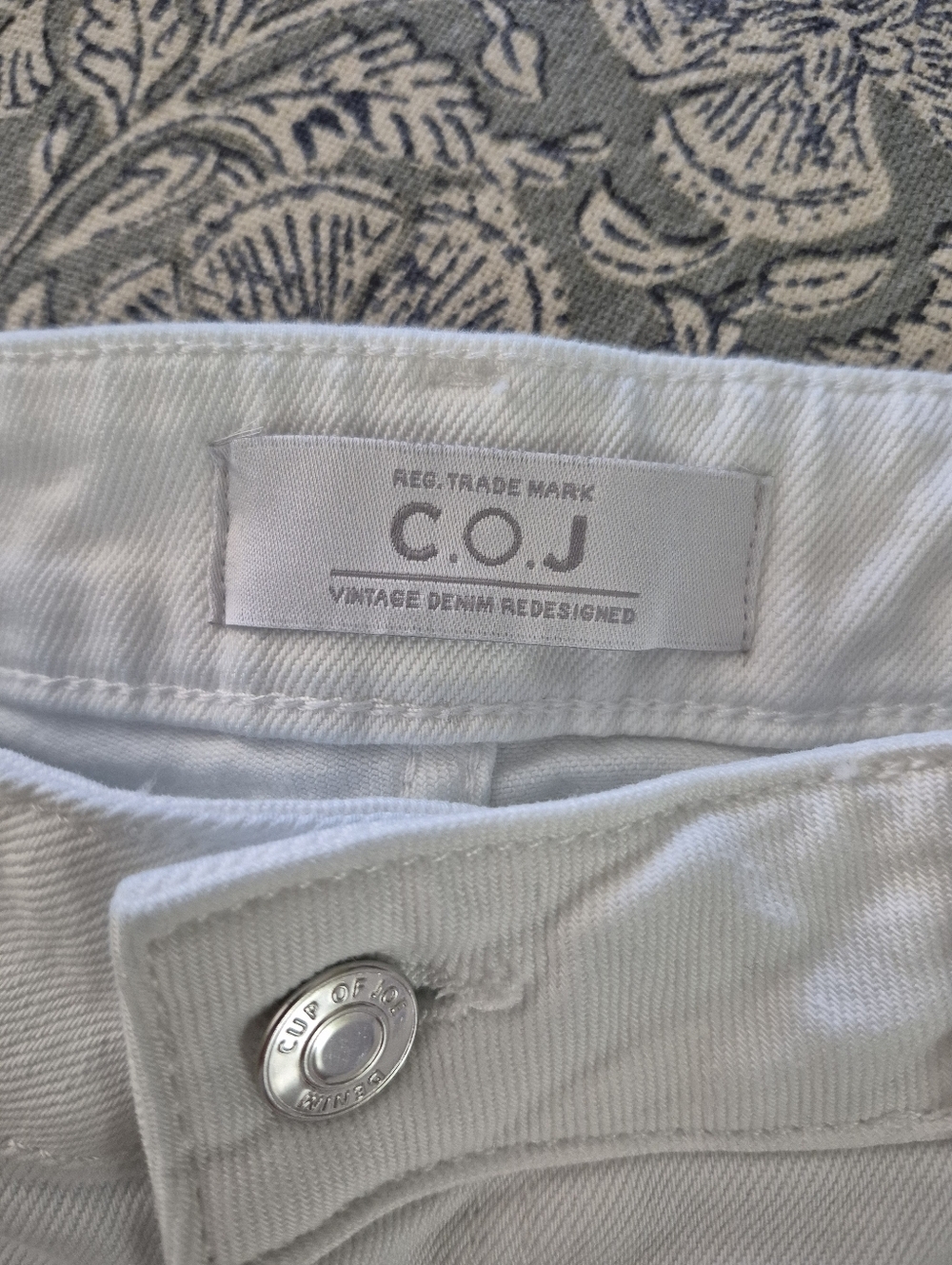 NWOT Cup Of Joe COJ Victoria Boyfriend White Jeans, 28 - Picture 3 of 6